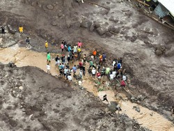 Banjir Bandang Terjang Rua Ternate, 13 Orang Tewas