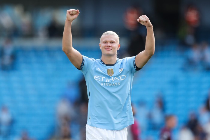 MANCHESTER, ENGLAND - AUGUST 24: Erling Haaland of Manchester City celebrates after scoring a hat-trick after the Premier League match between Manchester City FC and Ipswich Town FC at Etihad Stadium on August 24, 2024 in Manchester, England. (Photo by James Gill - Danehouse/Getty Images)