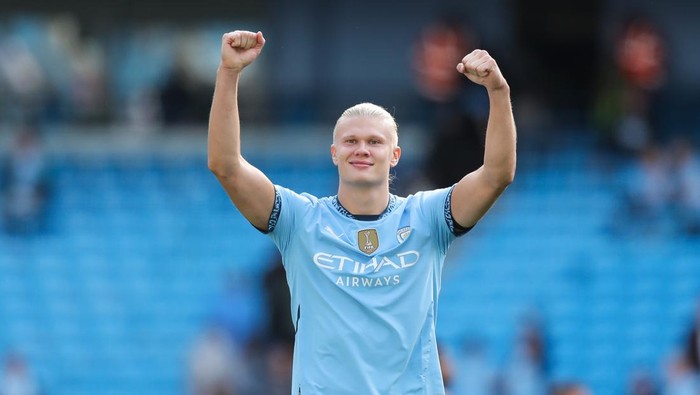 MANCHESTER, ENGLAND - AUGUST 24: Erling Haaland of Manchester City celebrates after scoring a hat-trick after the Premier League match between Manchester City FC and Ipswich Town FC at Etihad Stadium on August 24, 2024 in Manchester, England. (Photo by James Gill - Danehouse/Getty Images)
