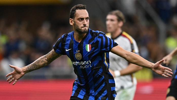Hakan Calhanoglu MILAN, ITALY - AUGUST 24: Hakan Calhanoglu of Internazionale celebrates his goal during the Serie A match between Inter and Lecce at Stadio Giuseppe Meazza on August 24, 2024 in Milan, Italy. (Photo by Image Photo Agency/Getty Images)