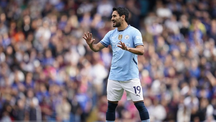 Manchester City's Ilkay Gundogan gestures during the English Premier League soccer match between Manchester City and Ipswich Town at the Etihad Stadium in Manchester, England, Saturday, Aug. 24, 2024. (AP Photo/Dave Thompson)