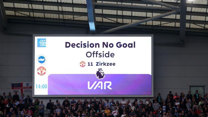 Bagaimana VAR Bekerja dalam Sepakbola Modern?