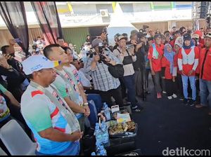 Massa Berbaju PDIP Beralih Dukung Eman Suherman di Pilkada Majalengka Massa Berbaju PDIP Beralih Dukung Eman Suherman di Pilkada Majalengka