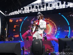 Kuburan Band Buka Konser West Java Festival 2024