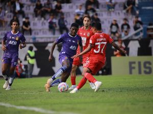 Pelatih Persik Akui Strategi Parkir Bus Malut United Sulit Ditembus Pelatih Persik Akui Strategi Parkir Bus Malut United Sulit Ditembus