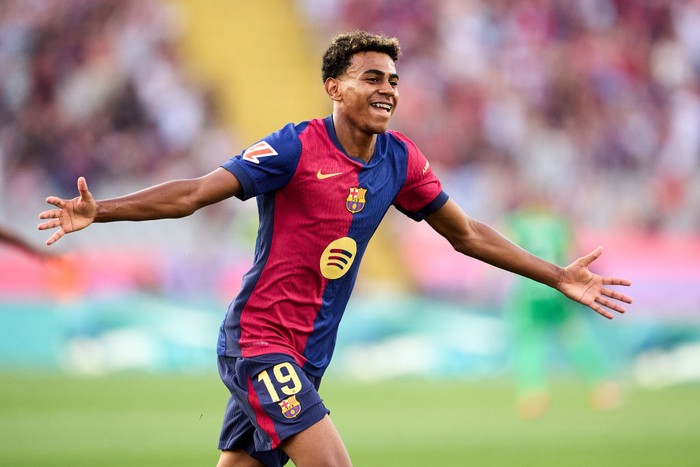 BARCELONA, SPAIN - AUGUST 24: Lamine Yamal of FC Barcelona celebrates after scoring their side's first goal during the La Liga match between FC Barcelona and Athletic Club at Camp Nou on August 24, 2024 in Barcelona, Spain. (Photo by Manuel Queimadelos/Quality Sport Images/Getty Images)
