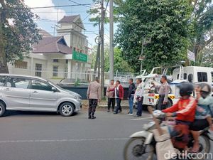 Parkir 4 Hari di Pinggir Jalan, Avanza Tak Bertuan Diderek Dishub Kota Malang