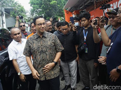 Anies Baswedan menyambangi Kantor Partai Buruh di Tebet, Jakarta Selatan. Anggota Partai Buruh menyambut kedatangan Mantan Gubernur DKI Jakarta tersebut.