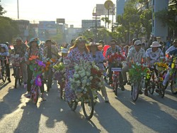 Meriahnya Semarang Flower Merdeka Festival, Diikuti Ratusan Kendaraan Hias