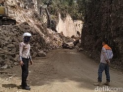 Ada Pemotongan Batu, Jalan Poros Maros-Bone di Kappang Buka Tutup