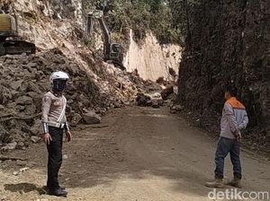 Ada Pemotongan Batu, Jalan Poros Maros-Bone di Kappang Buka Tutup Ada Pemotongan Batu, Jalan Poros Maros-Bone di Kappang Buka Tutup