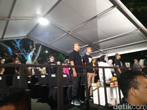 Bey Machmudin Nikmati Sajian West Java Festival 2024