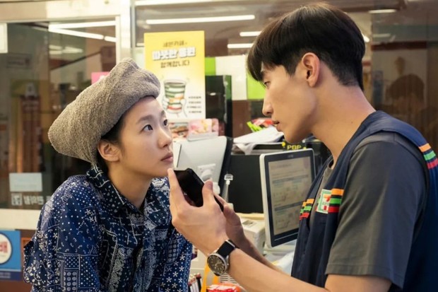 Potret Roh Sang Hyun dan Kim Go Eun dalam film 'Love in The Big City'