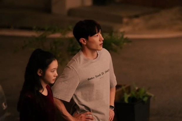 Potret Roh Sang Hyun dan Kim Go Eun dalam film 'Love in The Big City'