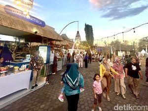 Puluhan UMKM Lokal Ramaikan Pasar Kangen di Prambanan Yogyakarta Puluhan UMKM Lokal Ramaikan Pasar Kangen di Prambanan Yogyakarta