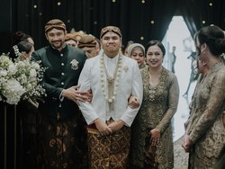 Haru hingga Deg-degannya Tora Sudiro saat Nikahkan Anaknya