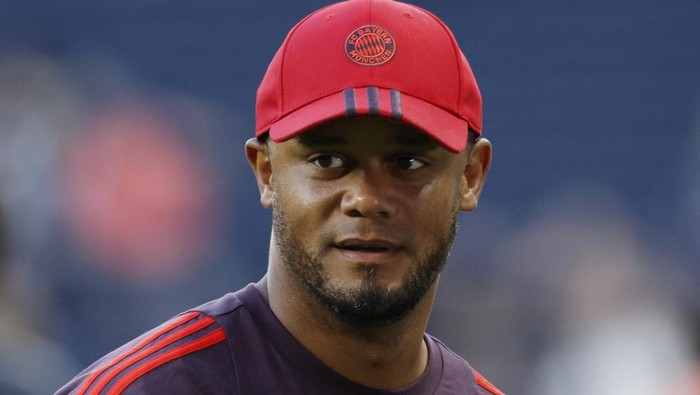 Soccer Football - Pre Season Friendly - Tottenham Hotspur v Bayern Munich - Tottenham Hotspur Stadium, London, Britain - August 10, 2024 Bayern Munichs coach Vincent Kompany at the end of the match. Action Images via Reuters/John Sibley