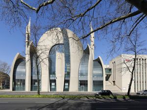 Penampakan Masjid di Jerman yang Ada Tempat Belanja-Perpustakaan Penampakan Masjid di Jerman yang Ada Tempat Belanja-Perpustakaan