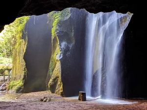 Air Terjun Goa Raja, Surga Tersembunyi di Bangli Air Terjun Goa Raja, Surga Tersembunyi di Bangli