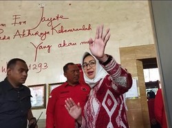 Berbaju Merah, Airin Tiba di DPP PDIP untuk Terima Rekomendasi Cagub Banten
