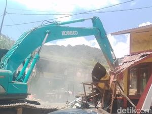 Penertiban PKL di Puncak Bogor Ricuh, Pedagang Tolak Bangunan Dirobohkan