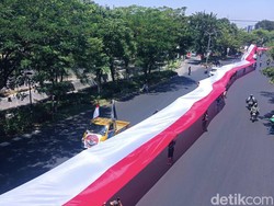 Bendera 1 Km Saat Demo Kantor Gubernur Jatim Simbol Harapan Para Sopir