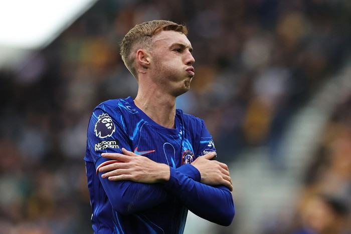 WOLVERHAMPTON, ENGLAND - AUGUST 25: Cole Palmer of Chelsea celebrates scoring his teams second goal during the Premier League match between Wolverhampton Wanderers FC and Chelsea FC at Molineux on August 25, 2024 in Wolverhampton, England. (Photo by David Rogers/Getty Images)