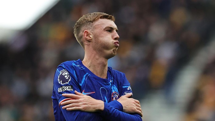 WOLVERHAMPTON, ENGLAND - AUGUST 25: Cole Palmer of Chelsea celebrates scoring his teams second goal during the Premier League match between Wolverhampton Wanderers FC and Chelsea FC at Molineux on August 25, 2024 in Wolverhampton, England. (Photo by David Rogers/Getty Images)