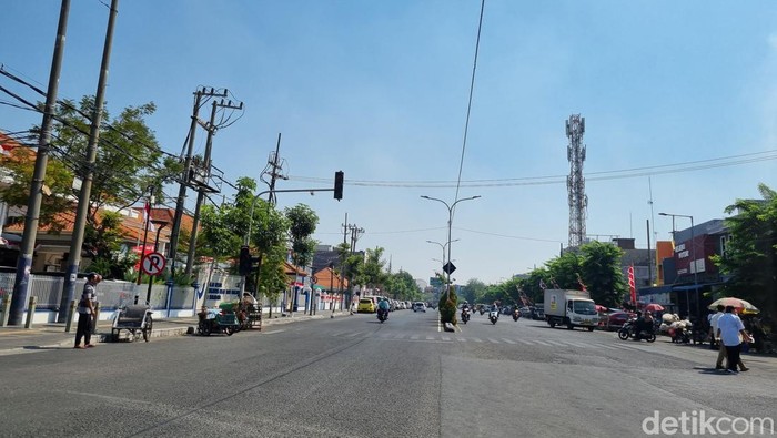 Cuaca Surabaya cerah. Cuaca Surabaya cerah.