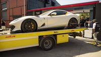 Deretan Mobil Mewah Disita dari Rumah Influencer Kontroversial Andrew Tate