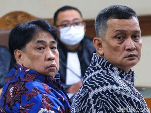 Ekspresi Dua Eks Direktur PT Timah Didakwa Terlibat Korupsi Penambangan Ilegal