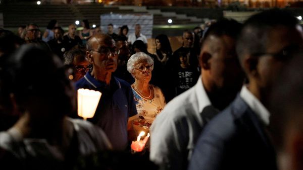 Duka Peringati Korban Tenggelamnya Kapal Pesiar Mewah di Italia