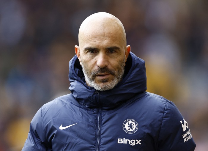 Soccer Football - Premier League - Wolverhampton Wanderers v Chelsea - Molineux Stadium, Wolverhampton, Britain - August 25, 2024 Chelsea manager Enzo Maresca before the match Action Images via Reuters/Peter Cziborra EDITORIAL USE ONLY. NO USE WITH UNAUTHORIZED AUDIO, VIDEO, DATA, FIXTURE LISTS, CLUB/LEAGUE LOGOS OR LIVE SERVICES. ONLINE IN-MATCH USE LIMITED TO 120 IMAGES, NO VIDEO EMULATION. NO USE IN BETTING, GAMES OR SINGLE CLUB/LEAGUE/PLAYER PUBLICATIONS. PLEASE CONTACT YOUR ACCOUNT REPRESENTATIVE FOR FURTHER DETAILS..