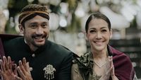 7 Gaya Mieke Amalia Saat Dampingi Tora Sudiro Menikahkan Putrinya