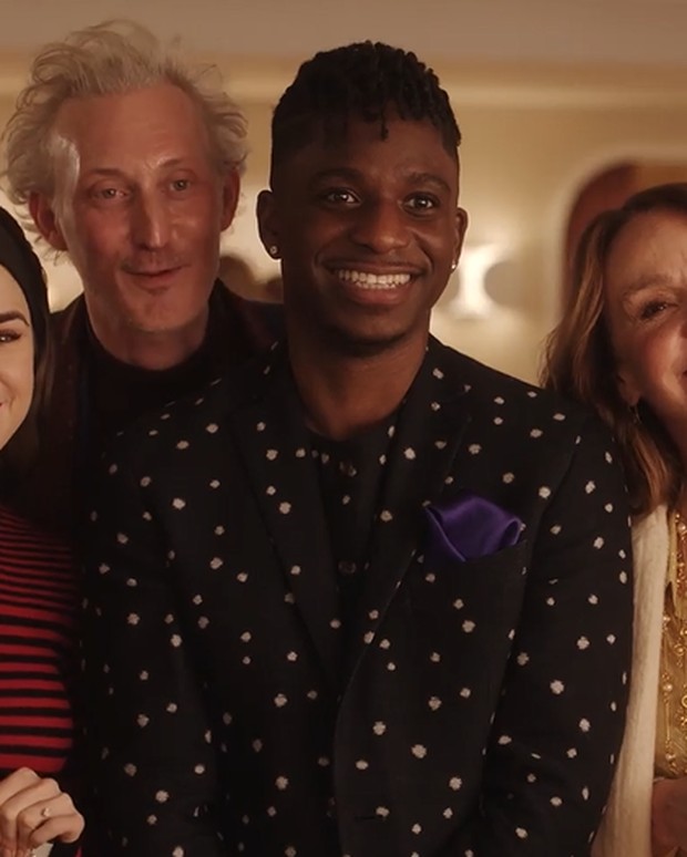 Jas Hitam Polkadot Putih/Foto: Dok. netflix