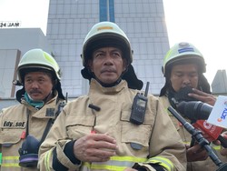 Damkar Sempat Terkendala Asap Saat Padamkan Api di RSPP