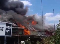 Kebakaran Rumah di Pelabuhan Paotere Makassar, Damkar Dikerahkan ke Lokasi