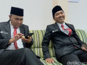 Bapak 4 Periode, Anaknya 2 Kali Dilantik Jadi Anggota DPRD Sampang Bapak 4 Periode, Anaknya 2 Kali Dilantik Jadi Anggota DPRD Sampang