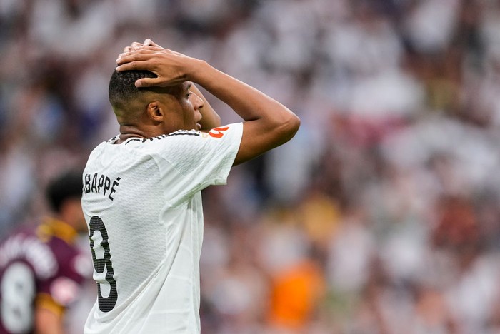 MADRID, SPAIN - AUGUST 25: Kylian Mbappe of Real Madrid laments during the Spanish league, La Liga EA Sports, football match between Real Madrid and Real Valladolid at Santiago Bernabeu stadium on August 25, 2024, in Madrid, Spain. (Photo By Oscar J Barroso/Europa Press via Getty Images)