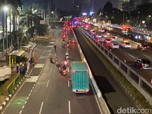 Massa Demo di DPR Bubar, Jalan Gatot Subroto Kembali Dibuka Massa Demo di DPR Bubar, Jalan Gatot Subroto Kembali Dibuka