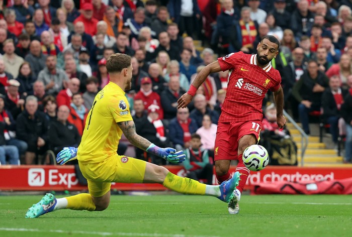 Soccer Football - Premier League - Liverpool v Brentford - Anfield, Liverpool, Britain - August 25, 2024 Liverpool's Mohamed Salah scores their second goal REUTERS/Phil Noble EDITORIAL USE ONLY. NO USE WITH UNAUTHORIZED AUDIO, VIDEO, DATA, FIXTURE LISTS, CLUB/LEAGUE LOGOS OR 'LIVE' SERVICES. ONLINE IN-MATCH USE LIMITED TO 120 IMAGES, NO VIDEO EMULATION. NO USE IN BETTING, GAMES OR SINGLE CLUB/LEAGUE/PLAYER PUBLICATIONS. PLEASE CONTACT YOUR ACCOUNT REPRESENTATIVE FOR FURTHER DETAILS..