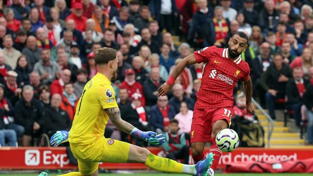 Soccer Football - Premier League - Liverpool v Brentford - Anfield, Liverpool, Britain - August 25, 2024 Liverpool's Mohamed Salah scores their second goal REUTERS/Phil Noble EDITORIAL USE ONLY. NO USE WITH UNAUTHORIZED AUDIO, VIDEO, DATA, FIXTURE LISTS, CLUB/LEAGUE LOGOS OR 'LIVE' SERVICES. ONLINE IN-MATCH USE LIMITED TO 120 IMAGES, NO VIDEO EMULATION. NO USE IN BETTING, GAMES OR SINGLE CLUB/LEAGUE/PLAYER PUBLICATIONS. PLEASE CONTACT YOUR ACCOUNT REPRESENTATIVE FOR FURTHER DETAILS..