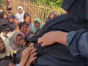Viral Mahasiswa Pulang KKN, Anak-anak Menangis sampai Tarik Kakinya