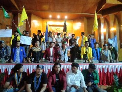 Momen Mahasiswa Duduki Ruang Rapat Paripurna DPRD Asahan