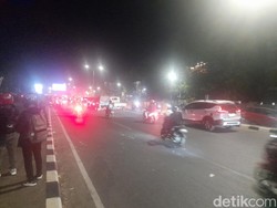 Massa Depan UNM Makassar Bubar Usai 5 Jam Blokade Jalan, Akses Lalin Dibuka