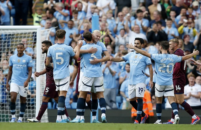 Soccer Football - Premier League - Manchester City v Ipswich Town - Etihad Stadium, Manchester, Britain - August 24, 2024 Manchester City's Erling Haaland celebrates scoring their fourth goal with Ruben Dias REUTERS/Craig Brough EDITORIAL USE ONLY. NO USE WITH UNAUTHORIZED AUDIO, VIDEO, DATA, FIXTURE LISTS, CLUB/LEAGUE LOGOS OR 'LIVE' SERVICES. ONLINE IN-MATCH USE LIMITED TO 120 IMAGES, NO VIDEO EMULATION. NO USE IN BETTING, GAMES OR SINGLE CLUB/LEAGUE/PLAYER PUBLICATIONS. PLEASE CONTACT YOUR ACCOUNT REPRESENTATIVE FOR FURTHER DETAILS..