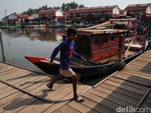 Melihat dari Dekat Kampung Rumah Panggung Muara Angke