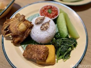 Gading Marten Jualan Nasi Tempong Lauk Ayam Goreng dan Oseng Cumi Pete Gading Marten Jualan Nasi Tempong Lauk Ayam Goreng dan Oseng Cumi Pete