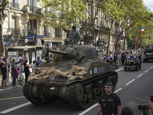 Paris Peringati 80 Tahun Pembebasan dari Nazi Paris Peringati 80 Tahun Pembebasan dari Nazi