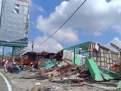 Petugas-Warga Adu Mulut saat Penertiban Kios Ilegal di Puncak Bogor